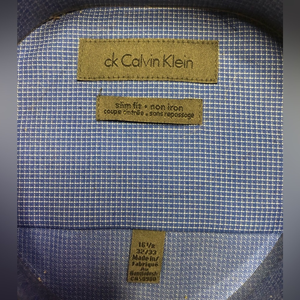 Calvin Klein button up !NEW! - Picture 3 of 3